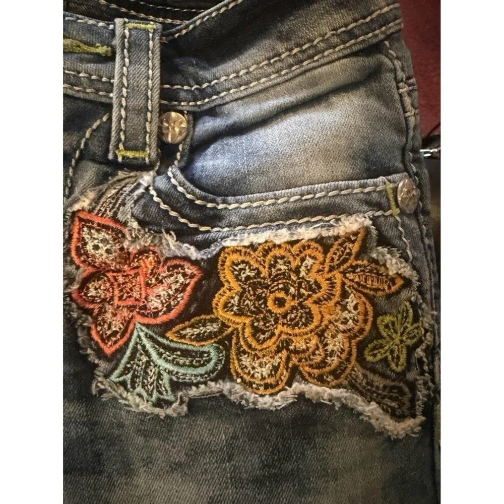 Miss Me Girls Floral Embroidered Denim Shorts Blue Acid Wash Size 8 Boho